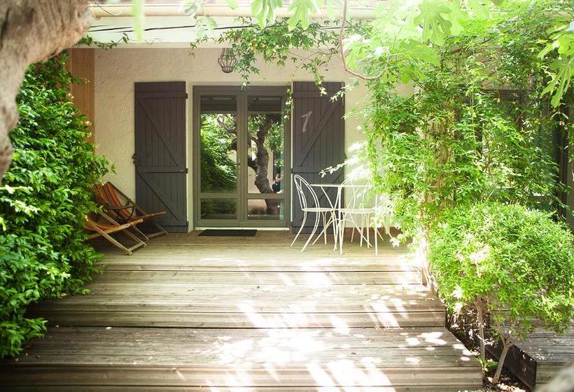 هتل Hôtel Sous Les Figuiers Piscine, Parking, Centre Ville