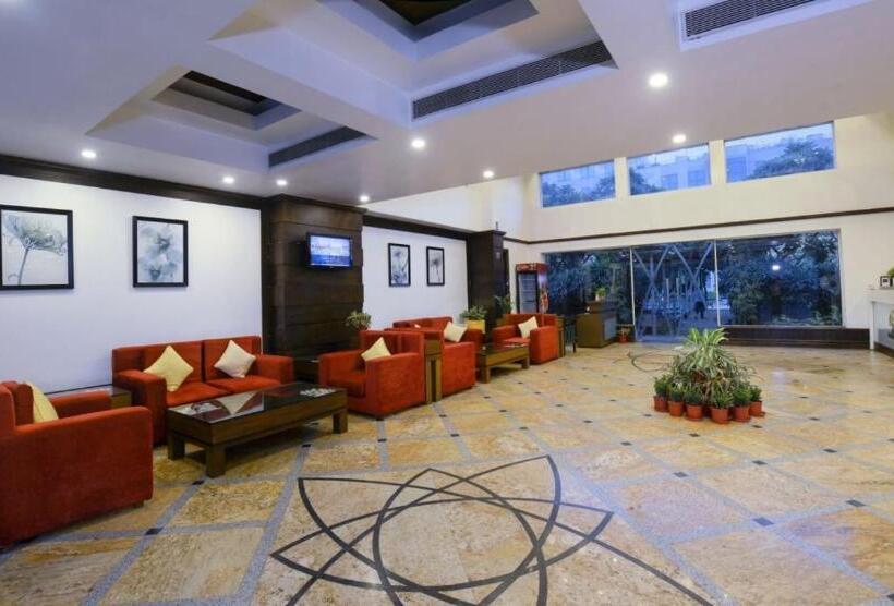 Treehouse Hotel Club & Spa