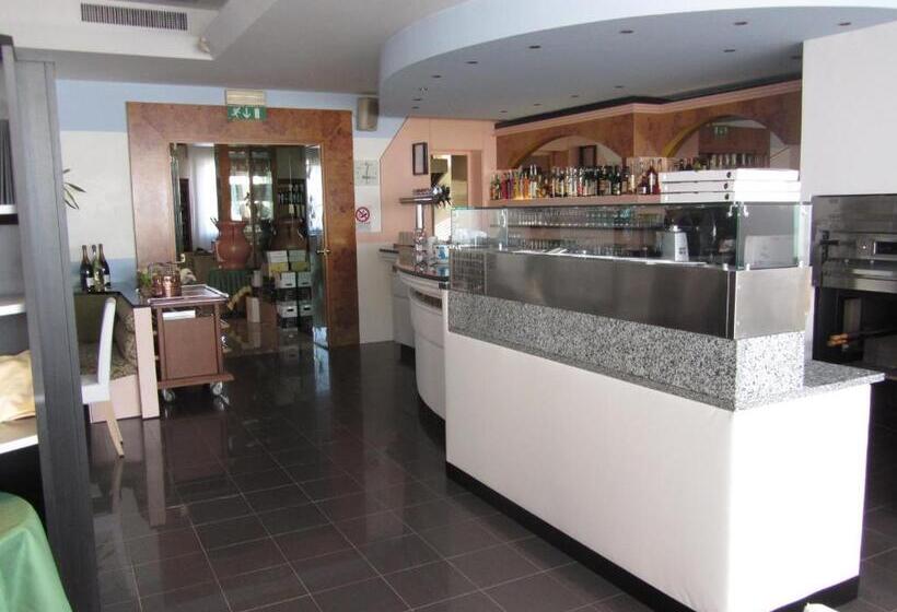 فندق Green Castellani