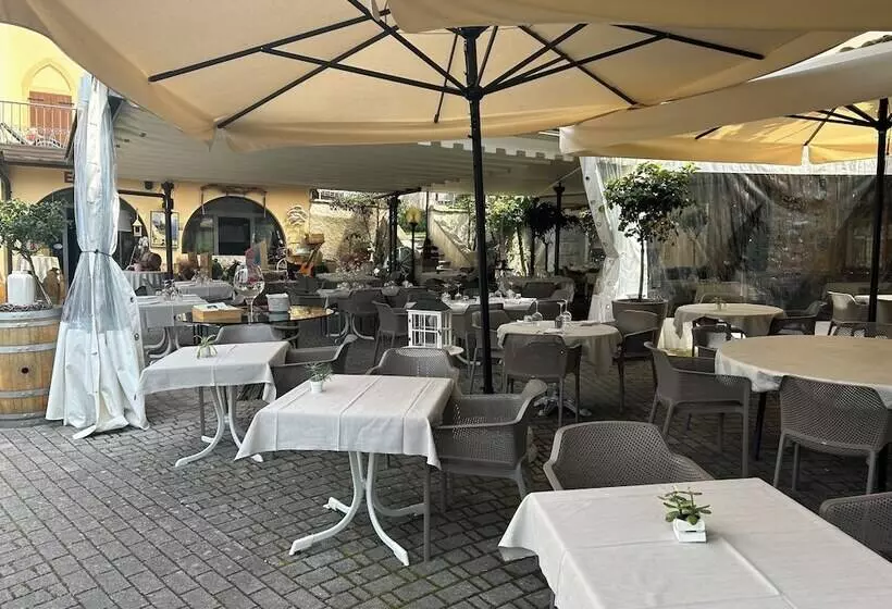 ホテル E Ristorante Cassone