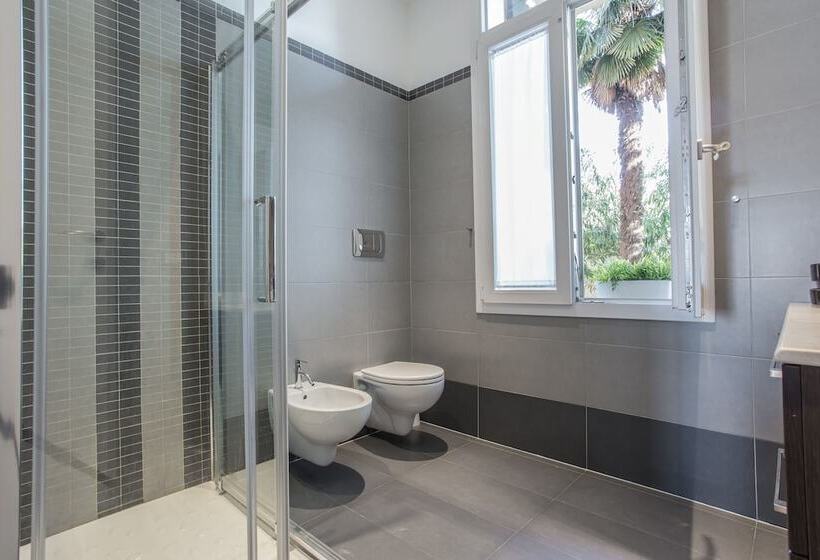 Hotel Erïk Langer House