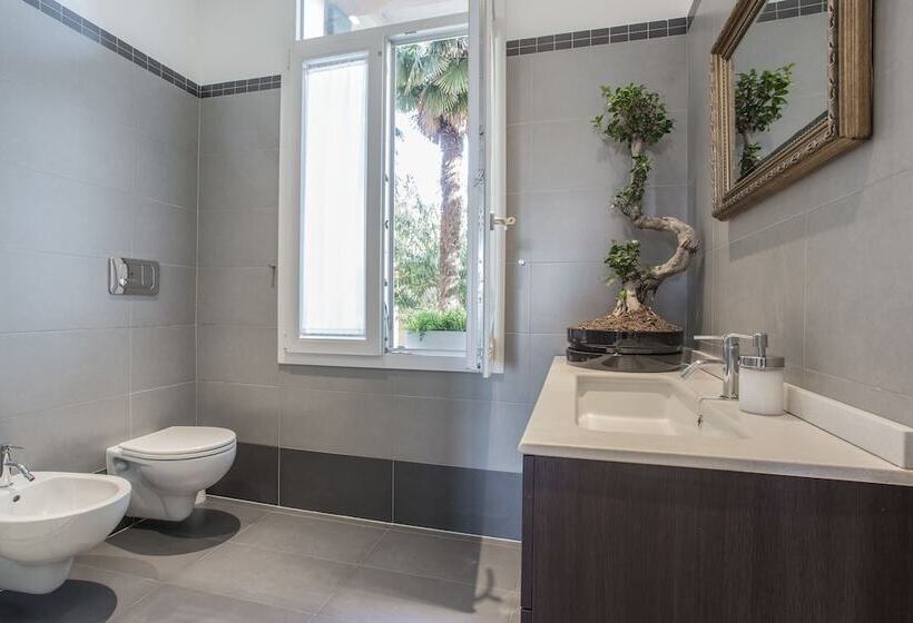 Hotel Erïk Langer House