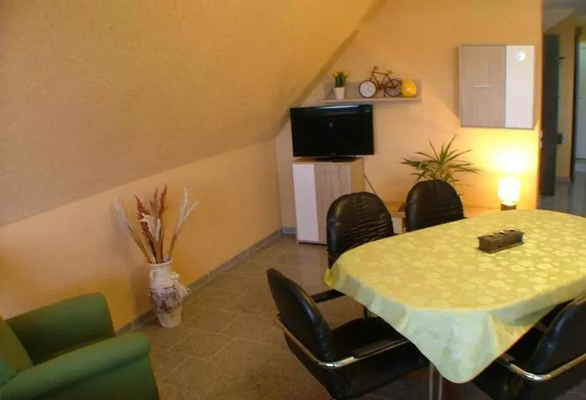 ホテル Garni Pension Zur Lutherstadt