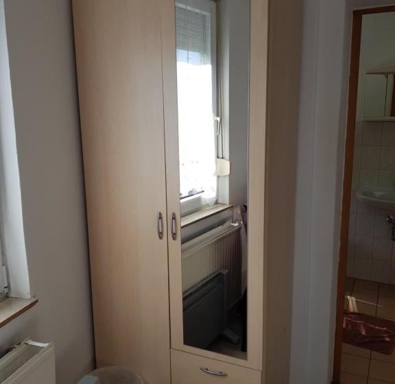 Hotelli Pension Weisser Adler