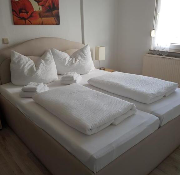 Hotelli Pension Weisser Adler