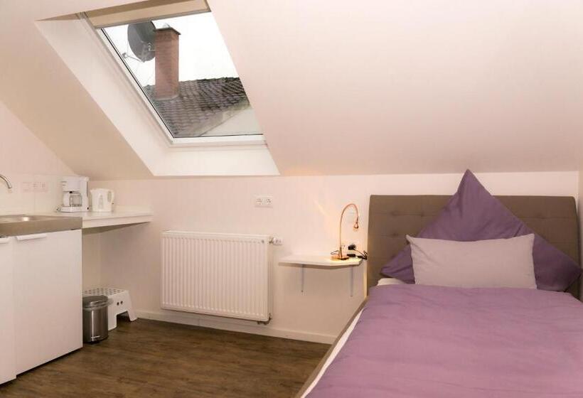 ホテル Pension Zum Schloss