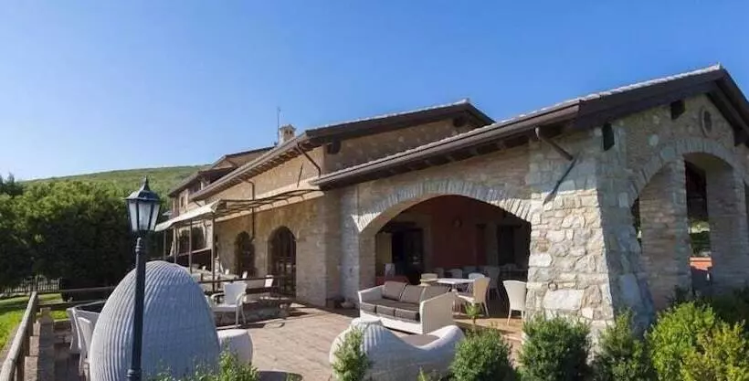 Hotelli Sarand Relais