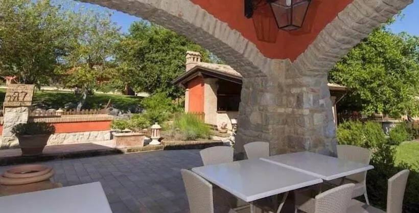 Hotelli Sarand Relais