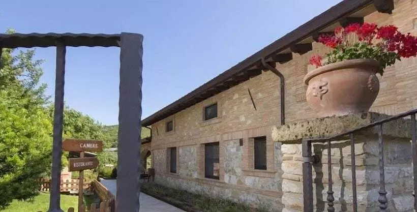 Hotelli Sarand Relais