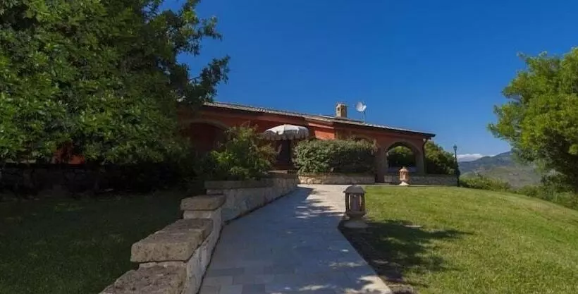Hotelli Sarand Relais