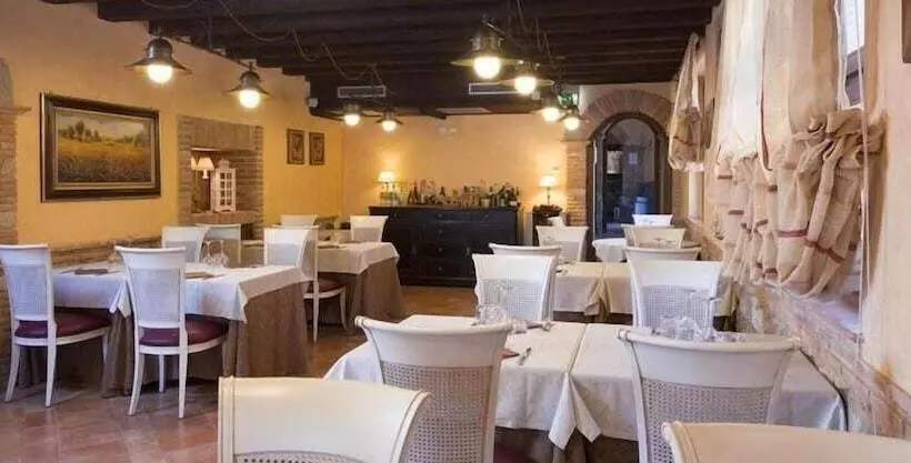 Hotelli Sarand Relais