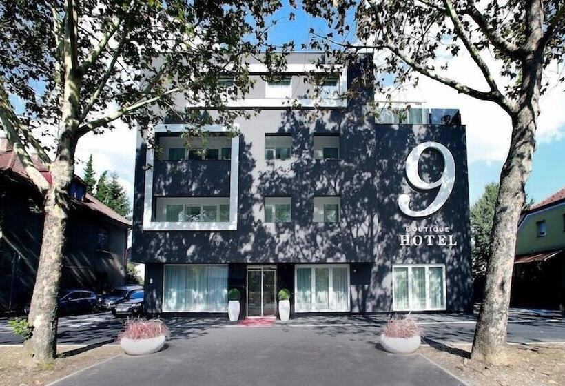 هتل 9