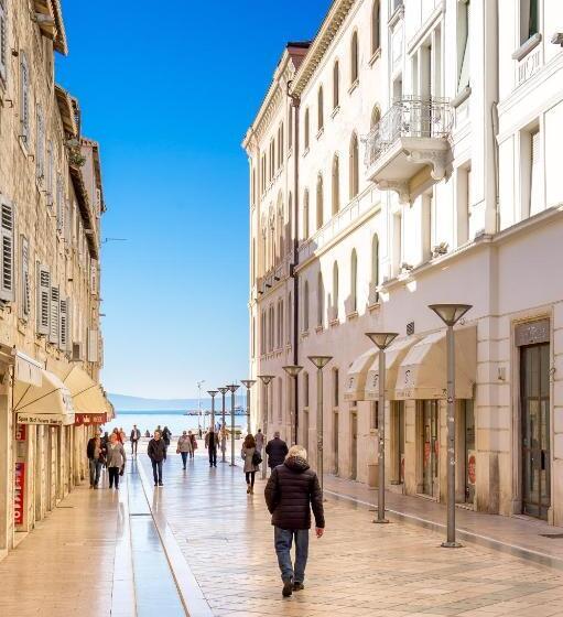 Hotel Captain S Guest House