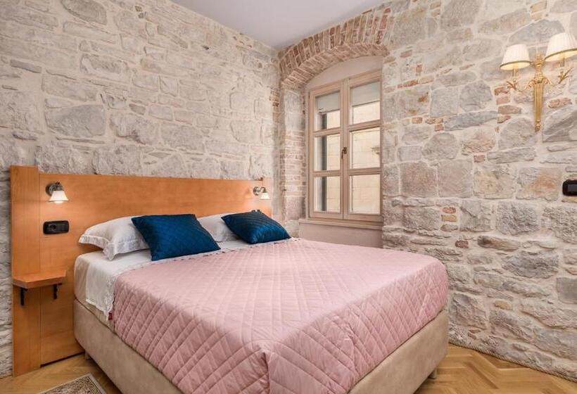 Hotel Captain S Guest House