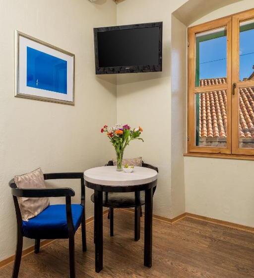 Hotel Captain S Guest House