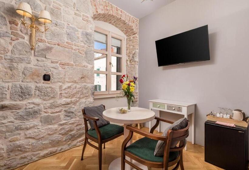 Hotel Captain S Guest House