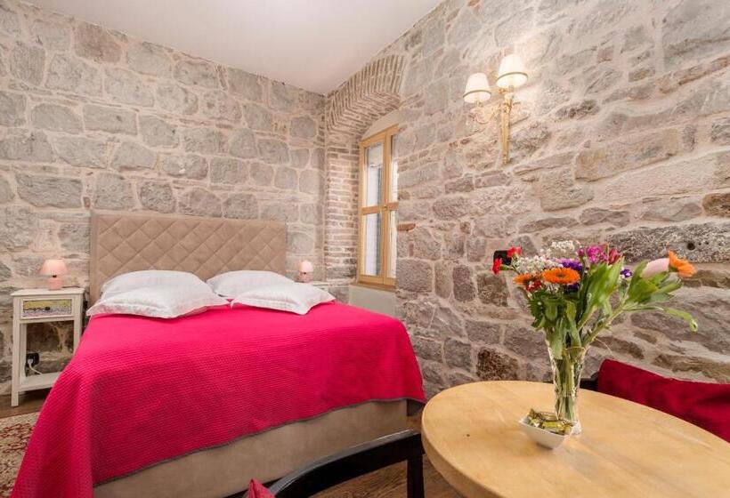 Hotel Captain S Guest House