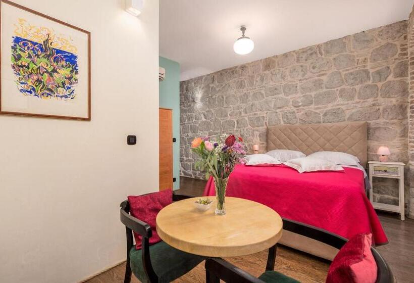 Hotel Captain S Guest House