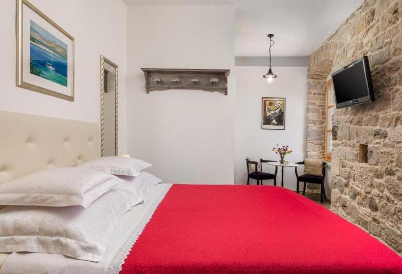 Hotel Captain S Guest House