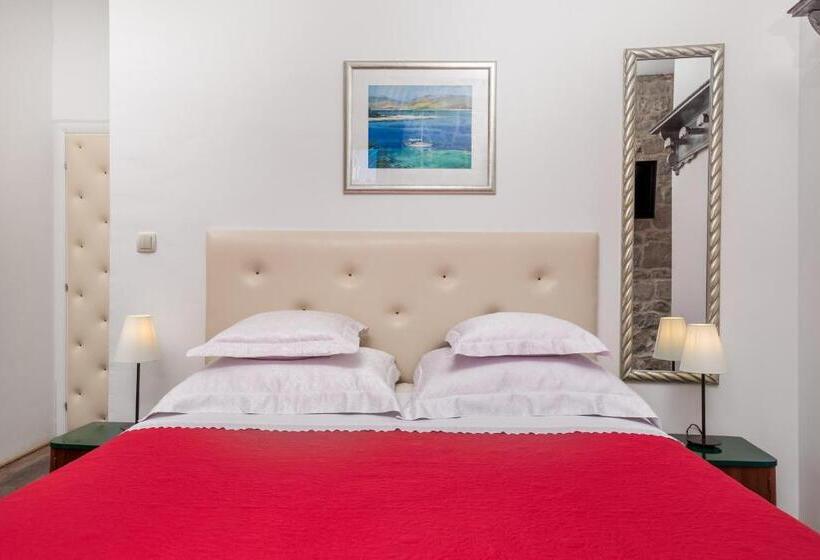 Hotel Captain S Guest House