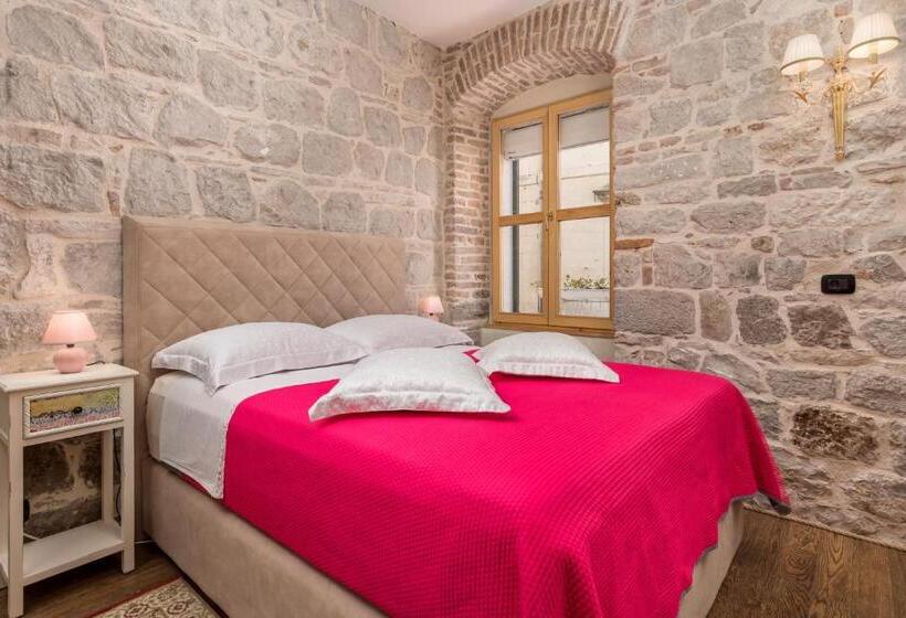 Hotel Captain S Guest House