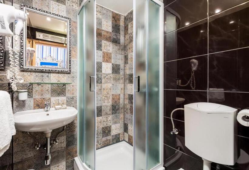 Hotel Captain S Guest House