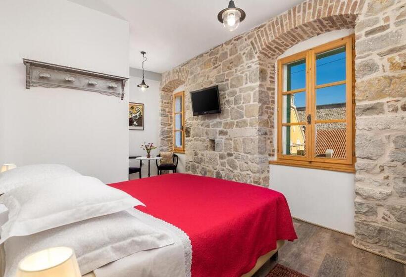 Hotel Captain S Guest House