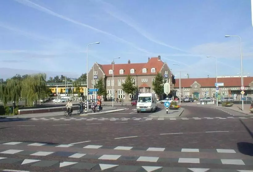 هتل Hanzestadslogement De Leeuw, In Het Centrum, Met Een Binnenplaats, Kamers Met Badkamer En Toilet En