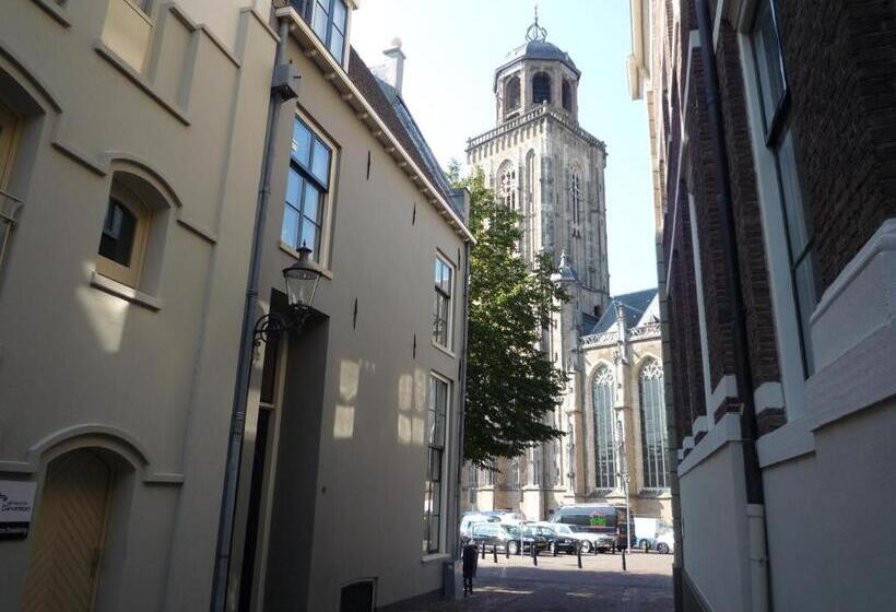 فندق Hanzestadslogement De Leeuw, In Het Centrum, Met Een Binnenplaats, Kamers Met Badkamer En Toilet En