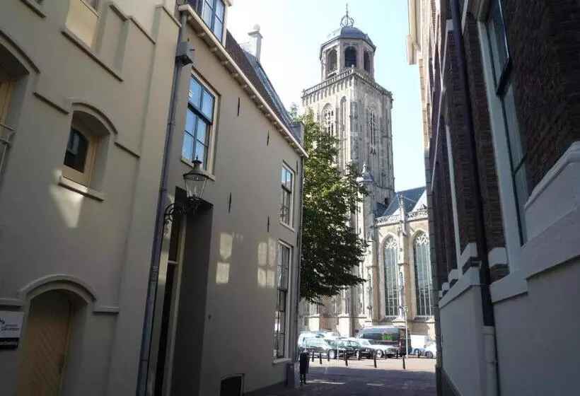 هتل Hanzestadslogement De Leeuw, In Het Centrum, Met Een Binnenplaats, Kamers Met Badkamer En Toilet En
