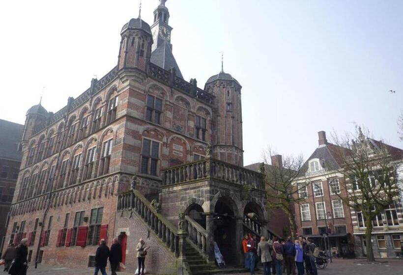 فندق Hanzestadslogement De Leeuw, In Het Centrum, Met Een Binnenplaats, Kamers Met Badkamer En Toilet En