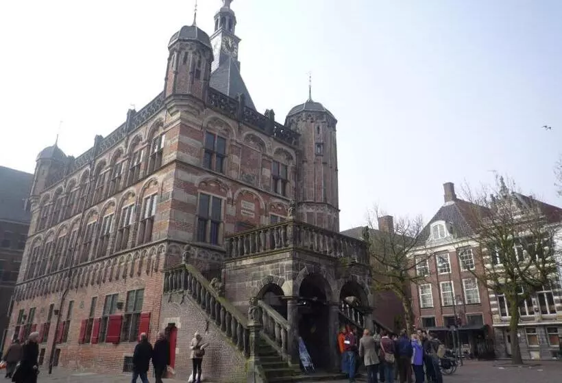 هتل Hanzestadslogement De Leeuw, In Het Centrum, Met Een Binnenplaats, Kamers Met Badkamer En Toilet En