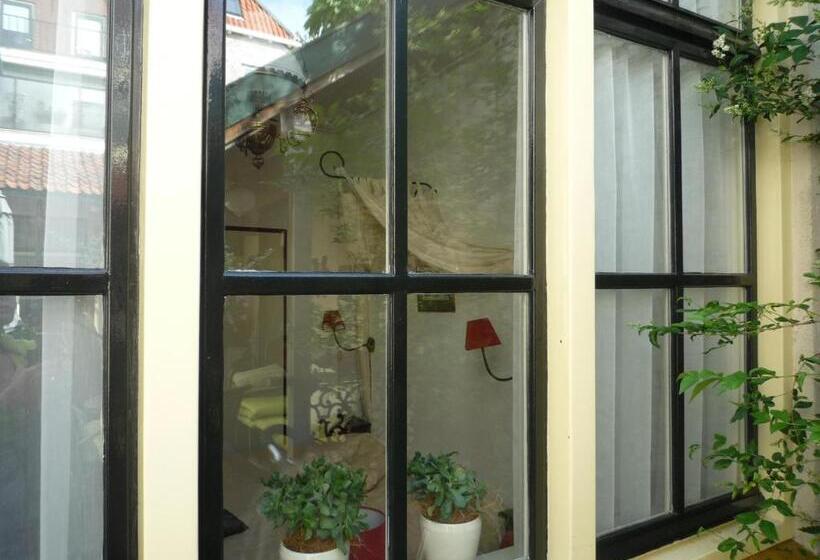 فندق Hanzestadslogement De Leeuw, In Het Centrum, Met Een Binnenplaats, Kamers Met Badkamer En Toilet En