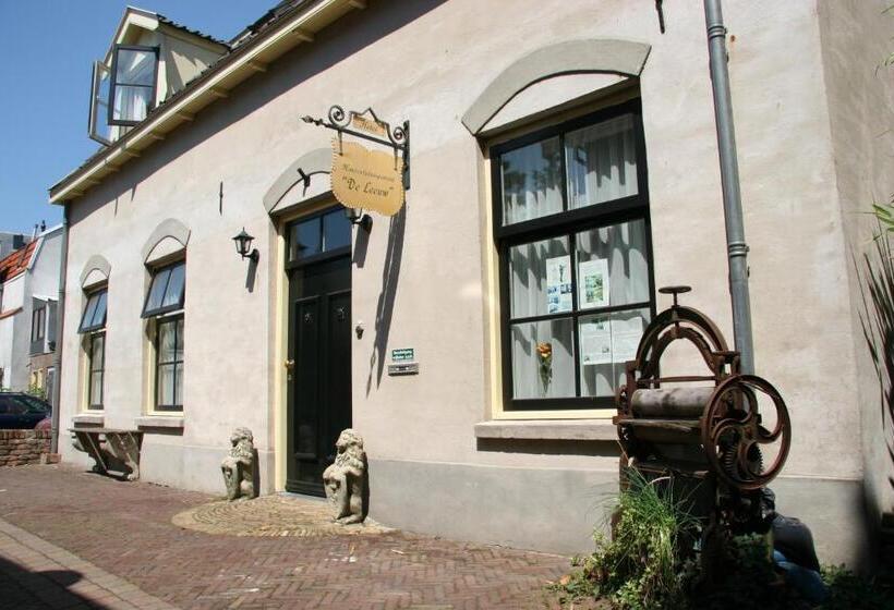 فندق Hanzestadslogement De Leeuw, In Het Centrum, Met Een Binnenplaats, Kamers Met Badkamer En Toilet En