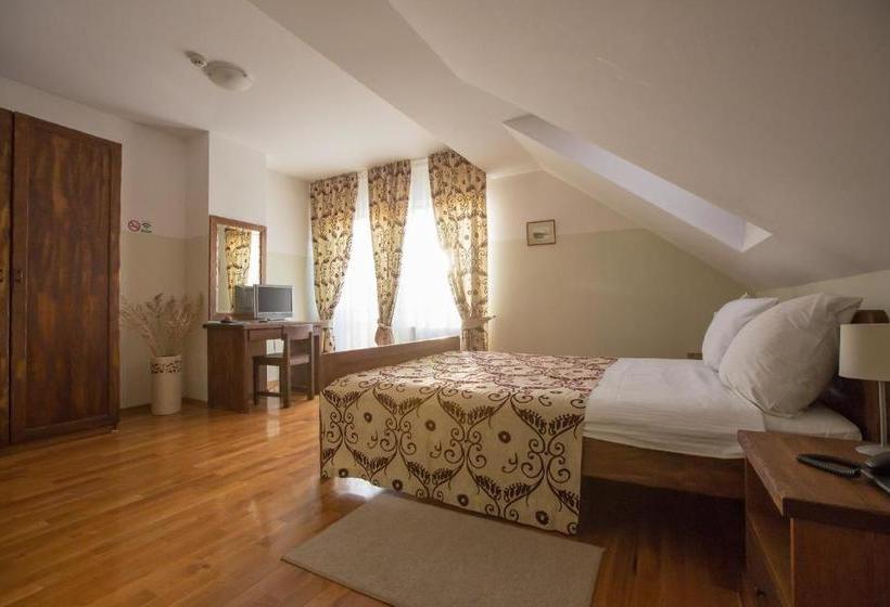 酒店 St. Hubert Hunting Lodge