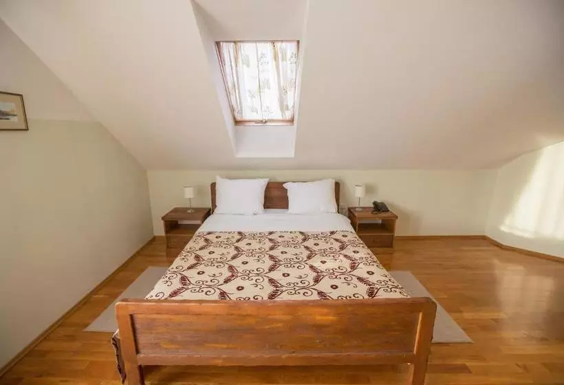 هتل St. Hubert Hunting Lodge