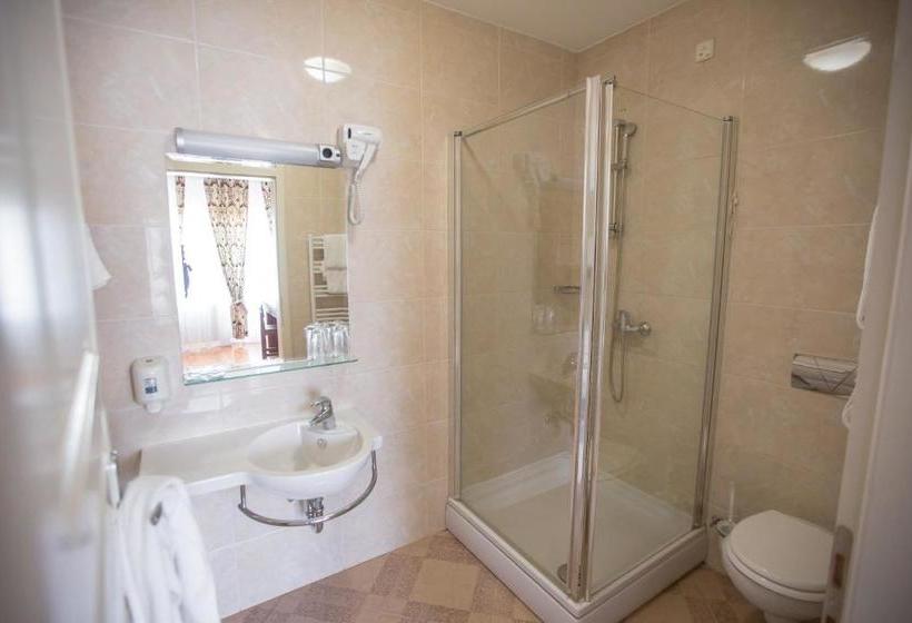 酒店 St. Hubert Hunting Lodge