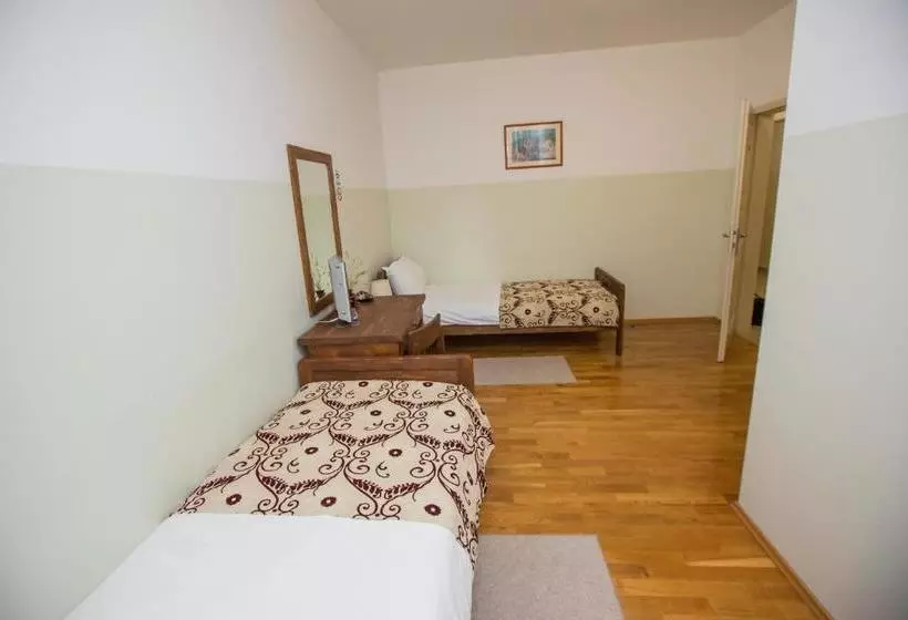 هتل St. Hubert Hunting Lodge