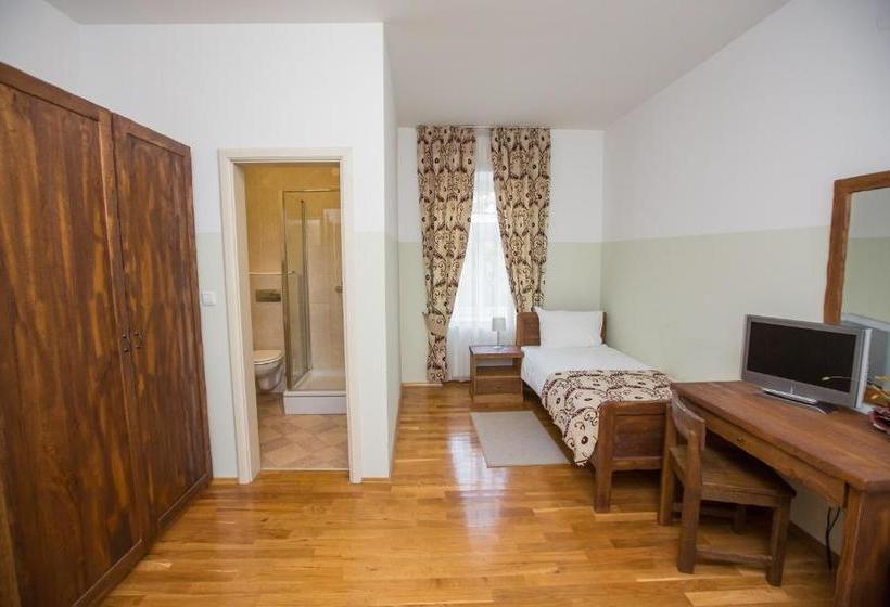 酒店 St. Hubert Hunting Lodge