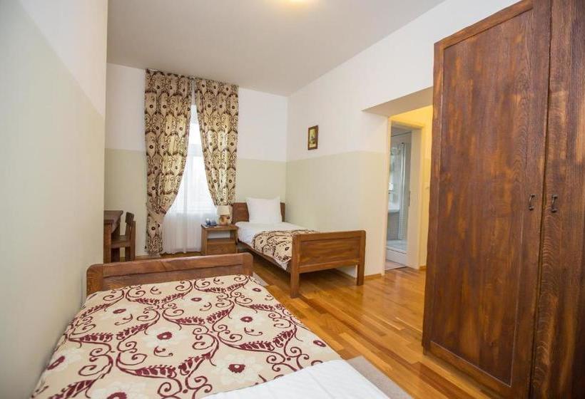 酒店 St. Hubert Hunting Lodge