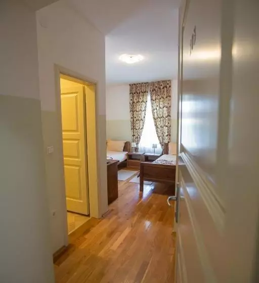 هتل St. Hubert Hunting Lodge