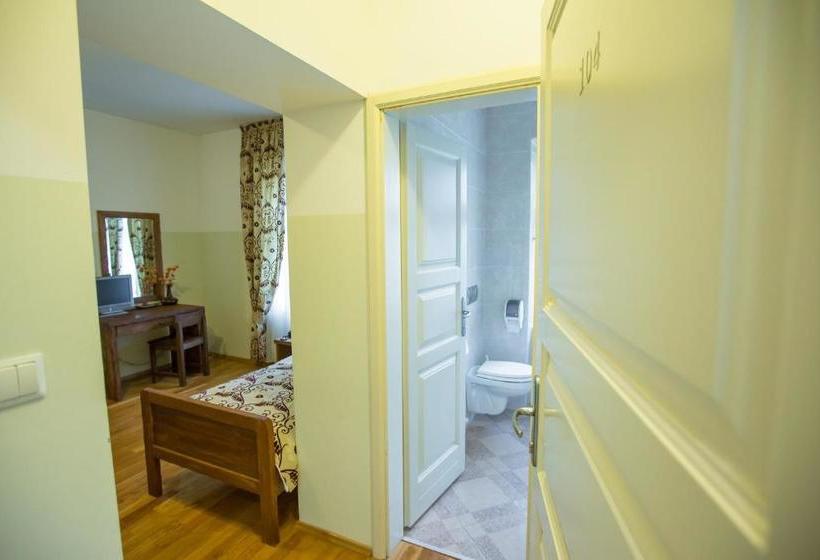 酒店 St. Hubert Hunting Lodge