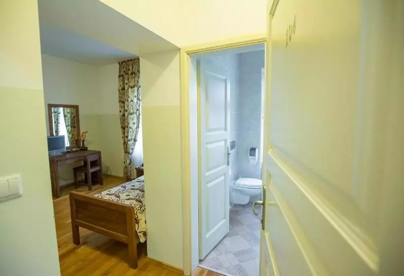 هتل St. Hubert Hunting Lodge