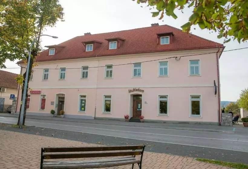 هتل St. Hubert Hunting Lodge