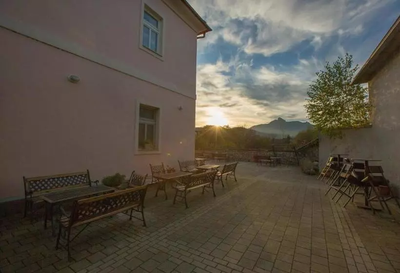 هتل St. Hubert Hunting Lodge