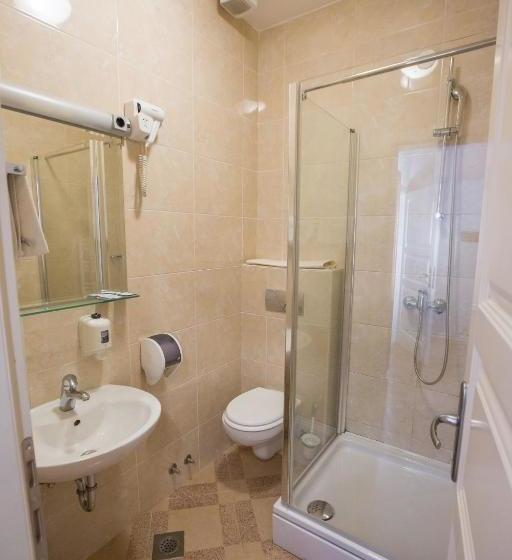 酒店 St. Hubert Hunting Lodge