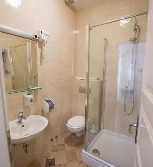 هتل St. Hubert Hunting Lodge