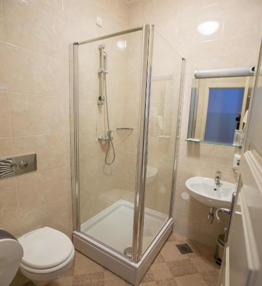 酒店 St. Hubert Hunting Lodge