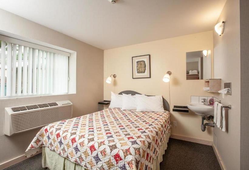 هتل The Cube In Revelstoke