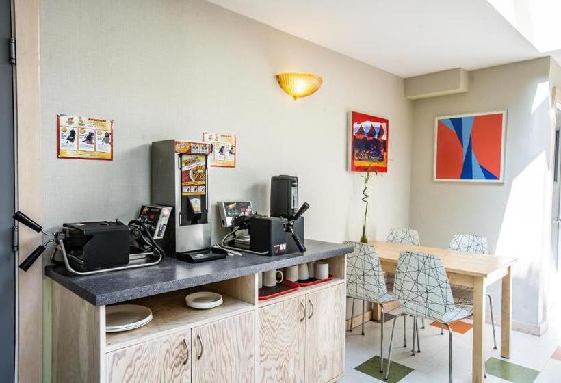 هتل The Cube In Revelstoke